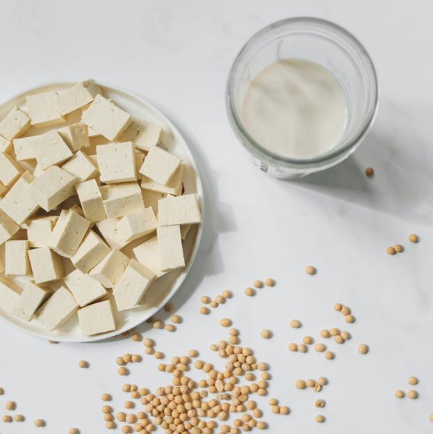 Si tienes más de 50, necesitas soja: alivia los síntomas de la menopausia, fortalece tus huesos y reduce el riesgo de cáncer