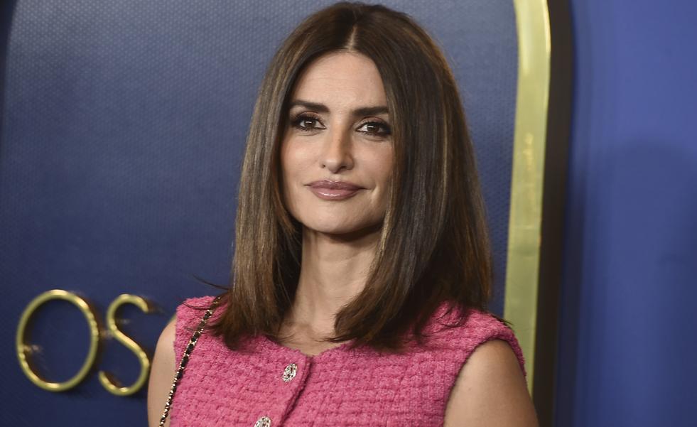 El espectacular vestido rosa de Penélope Cruz que puedes comprar en Zara baratísimo y conseguir un look para la primavera perfecto