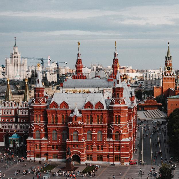 Por qué la guerra en Ucrania ha empujado a los rusos a comprar bolsos de lujo desesperadamente