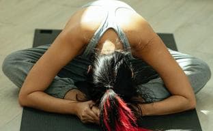 Baddha Konasana (o ángulo ligado): la postura de yoga para colocar caderas y conseguir vientre plano