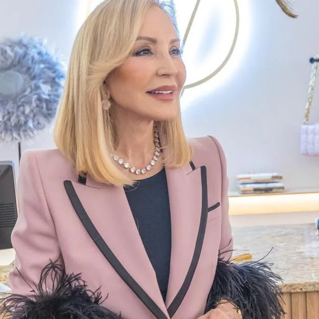 Zara tiene la copia de esta blazer de lujo favorecedora con la que ha arrasado Carmen Lomana en Instagram | Mujer Hoy