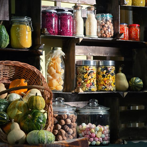 Cinco consejos para organizar tu despensa para que todo esté a mano y no tires comida