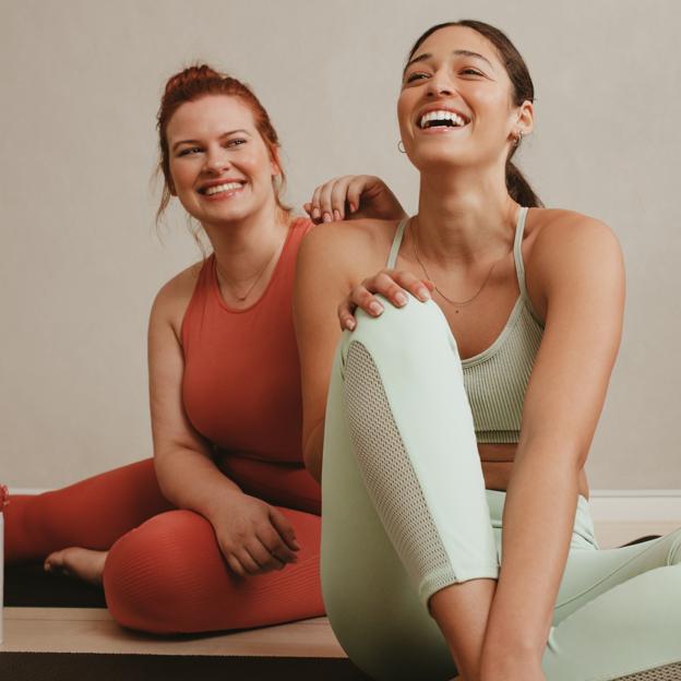 Ejercicios acuáticos para mayores de 50 que rejuvenecen, tonifican y reafirman el cuerpo y que además puedes hacer estas vacaciones