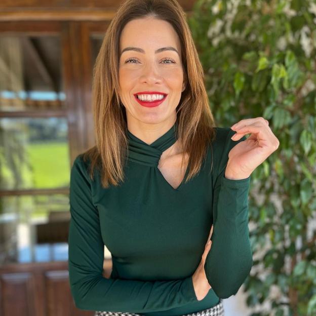 La blazer de cuadros más original del momento es esta con flecos que nos ha descubierto Virginia Troconis (y está rebajada)