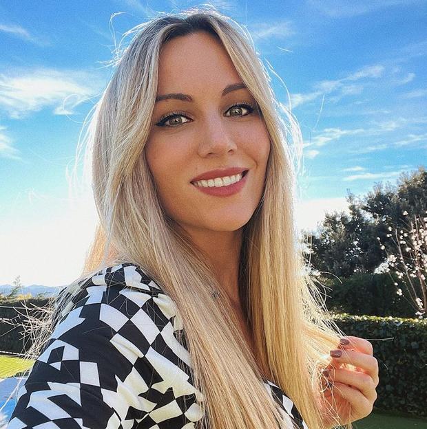 Las originales zapatillas blancas de Bershka que arrasan entre las famosas, que te hacen parecer más alta y que son muy cómodas