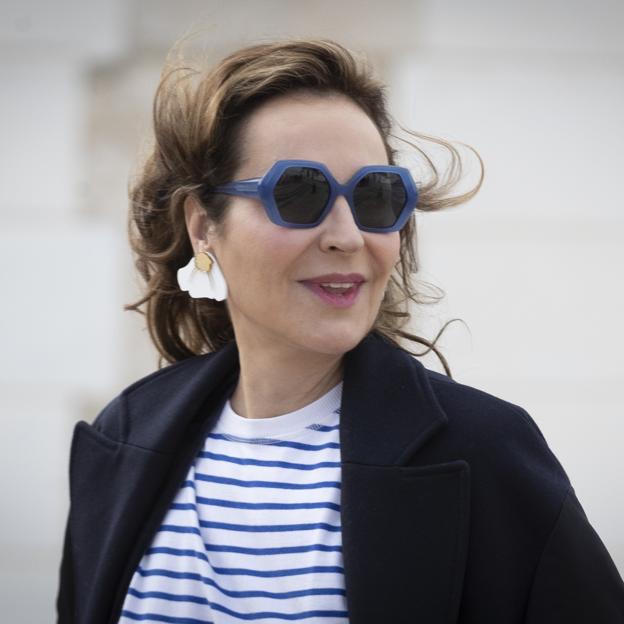 Ficha el original vestido midi estampado de Ana Milán que rejuvenece a los 40 (y es made in Spain)