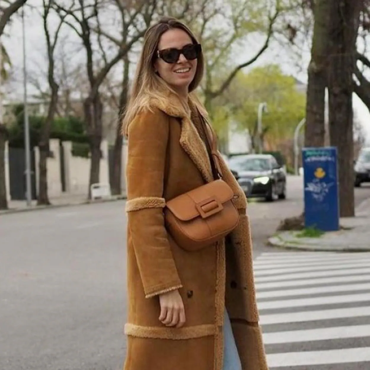 interno Adición martillo Tenemos el bolso de color camel made in Spain que ha conquistado Instagram  porque es práctico, atemporal y parece de lujo | Mujer Hoy
