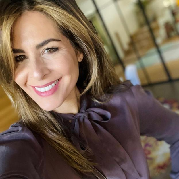 Fichado el vestido camisero de flores de Nuria Roca que es perfecto para conseguir un look cómodo y estiloso para el día a día