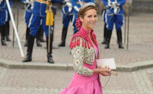 La chaqueta torera de la venganza que alzó a la infanta Elena como icono: el look con el que demostró que había superado su divorcio con Jaime de Marichalar (y que ahora Victoria Federica ha copiado)