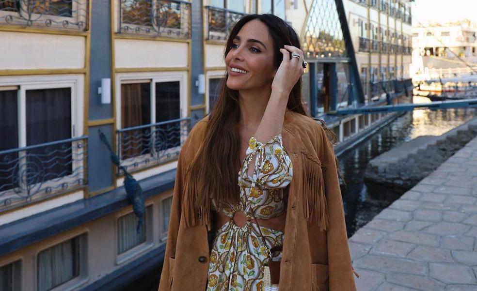 Vestido cut-out y cazadora de ante: el look de influencer que puedes copiar en el low cost