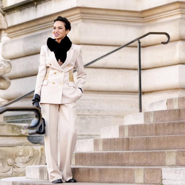 Tenemos los trajes blancos más favorecedores y son tan versátiles que podrás lucirlos durante el día y por la noche (y favorecen a partir de los 50)