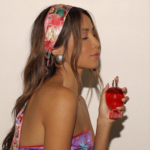 Desde que uso este perfume, todo el mundo me dice lo bien que huelo