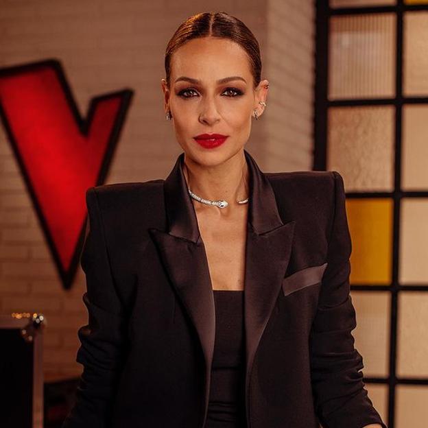 Estos son los originales pantalones con los que ha triunfado Eva González en Instagram (y que estilizan muchísimo)