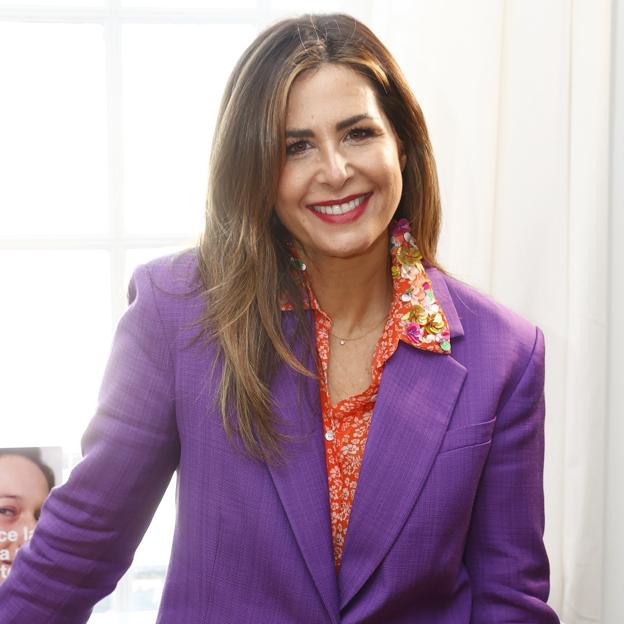 El truco del nuevo cambio de look de Nuria Roca que afina y estiliza las facciones: mechas rubias y un corte de pelo a capas con flequillo largo