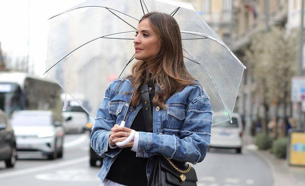 Necesitas una cazadora denim cómoda y versátil para los días lluviosos de primavera (palabra de influencer)