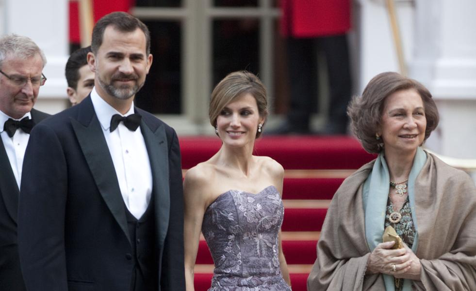 Qué ha sido de Felipe Varela después de abandonar el armario real de Letizia Ortiz: así ha evolucionado el diseñador después de cortar todos los lazos con la reina de España