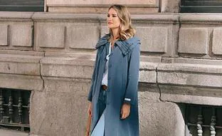 Ni gabardina ni cazadora vaquera, la chaqueta de entretiempo perfecta es esta larga y made in Spain que ha llevado Alba Carrillo