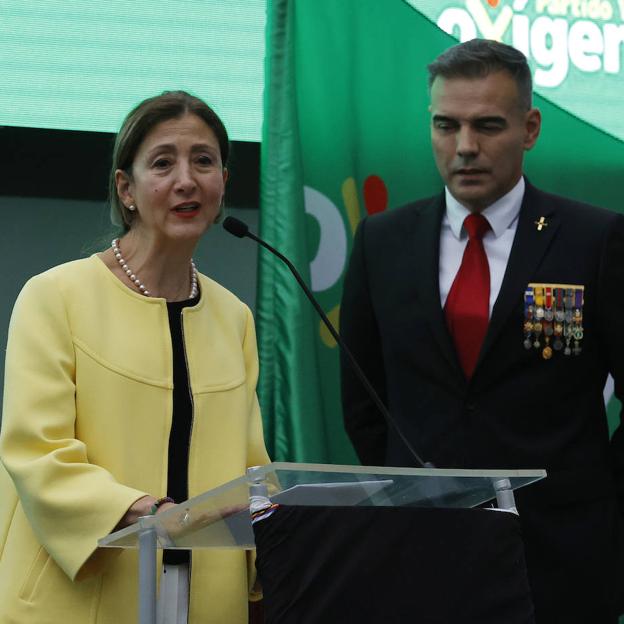 Betancourt con su candidato a la vicepresidencia, el coronel José Luis Esparza, que comandó su liberación.