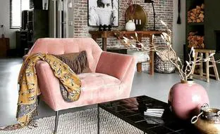 El sillón rosa de terciopelo de Lidl que parece de lujo y decora tu casa con un aire retro a muy buen precio