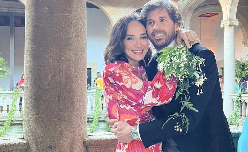 Así es el espectacular (y asequible) vestido de invitada que Tamara Falcó llevó en la boda de Isabelle Junot y Álvaro Falcó (y que ya se está agotando)