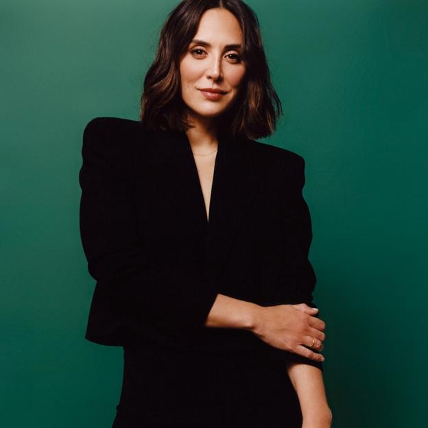 El traje negro made in Spain más elegante y práctico que va a arrasar entre influencers y royals lo ha diseñado Tamara Falcó junto a Pedro del Hierro y no puede ser más bonito