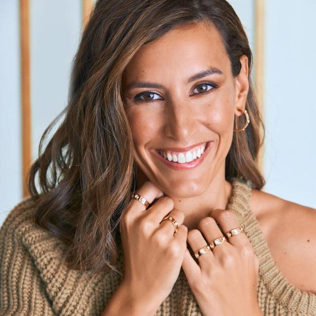 Ana Boyer tiene el vestido midi de invitada que vas a querer llevar en tu próximo evento por lo elegante y bonito que es