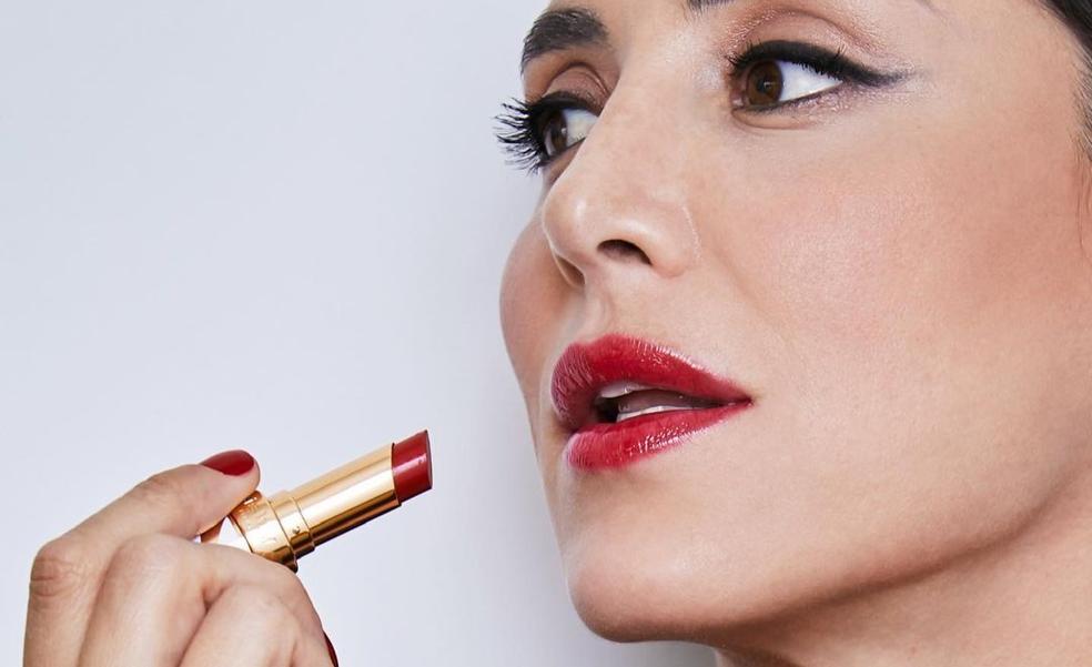 El labial rojo favorito de Tamara Falcó es este que consigue unos labios más gruesos y los rejuvenece al instante