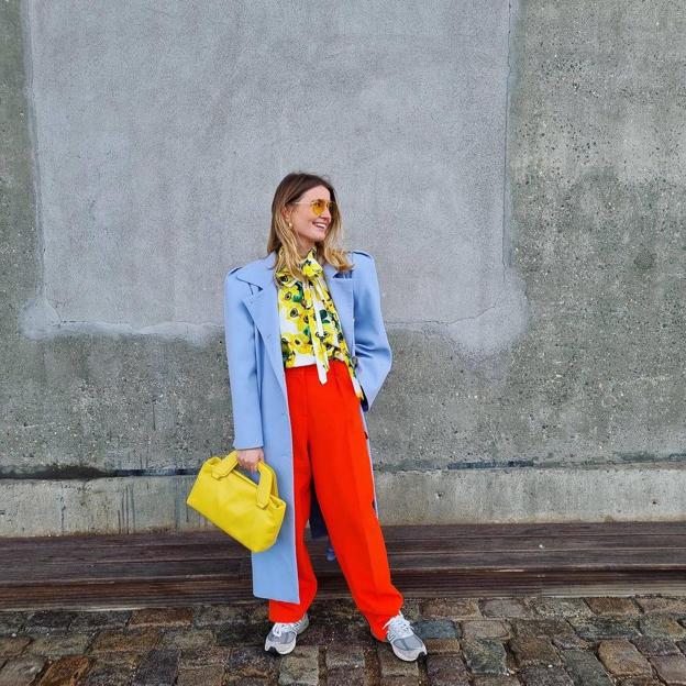 La blusa de flores más bonita de la primavera es esta de H&M que llevan todas las influencers y mejora looks con vaqueros, pantalones o faldas