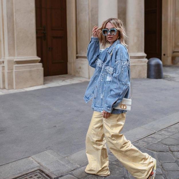 Las espectaculares prendas denim con brillos son tendencia y ahora las puedes encontrar en el low cost para tu look vaquero más cómodo