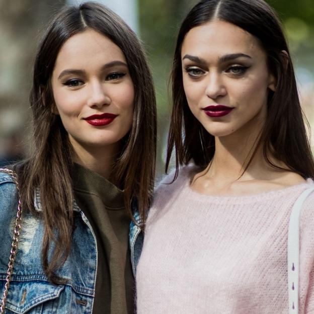 Tres coloretes en formato stick que los maquilladores recomiendan usar a todas horas