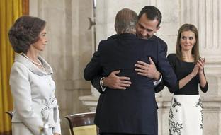 Así se rompió la Familia Real española tras el escándalo de Botsuana: por qué Felipe y Letizia apoyan a la reina Sofía y las infantas Elena y Cristina prefieren a su padre