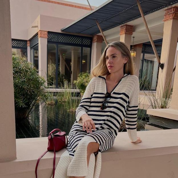 Confirmado: este es el vestido de punto a rayas que puedes llevar en cualquier ocasión porque es fresquito y favorecedor