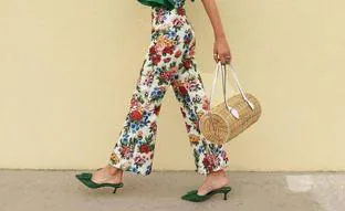 Necesitas estos bonitos pantalones de flores low cost que sientan de maravilla, rejuvenecen el look y combinan con todo