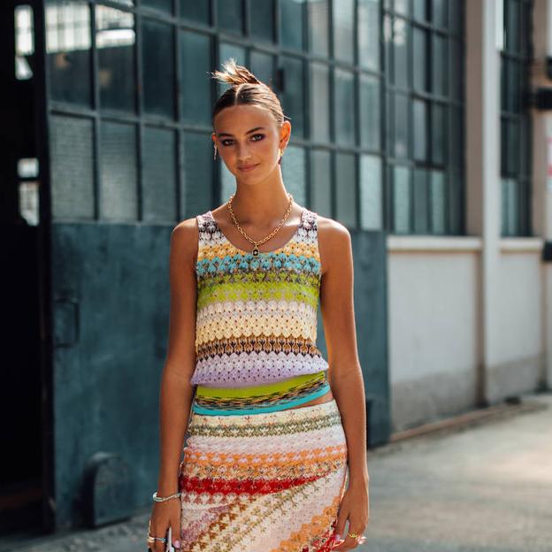 Ficha estos jerséis y camisetas de rayas, el estampado que sientan bien a cualquier edad y que nos hace soñar con la llegada del buen tiempo