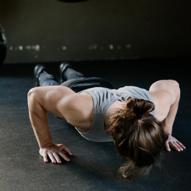 Desde la respiración a la palmada final: cinco tips para mejorar tu técnica de burpees, definir y estilizar tu cuerpo