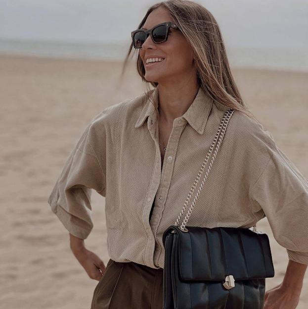 Tienes que hacerte con esta elegante, cómoda y baratísima camisa de Parfois que ha conquistado a las influencers y solucionará tus looks de diario