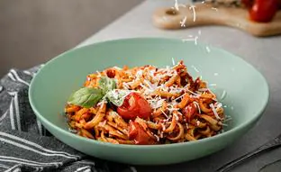 Como preparar espaguetis a la boloñesa, la típica receta italiana que siempre hacemos mal en España