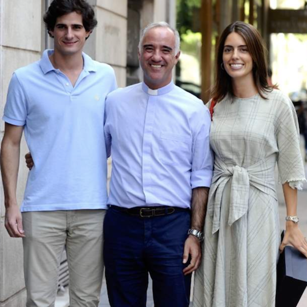 Quién es Ignacio Sánchez-Dalp, el sacerdote íntimo de los Alba que reforma aristócratas descarriados y oficia las bodas de la alta nobleza de Sevilla