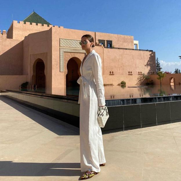 El mono blanco es la tendencia que triunfa en street style y necesitas llevar a diario para rejuvenecer e ir de los más elegante