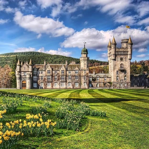 Todos los palacios de Isabel II: del centro de Londres al hermoso campo escocés