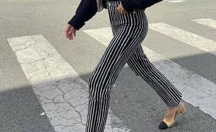 Súmate a la tendencia del pantalón con estampado a rayas, el favorito de las francesas porque aumenta la elegancia de los looks y hace más esbelta la figura