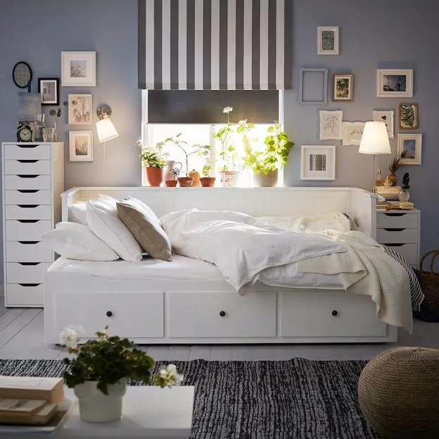 compilar Almeja Terapia Sofá de día, cama de noche: el mueble con almacenaje más vendido de IKEA es  este práctico y barato con el que tu salón o habitación parecerán más  grandes | Mujer Hoy