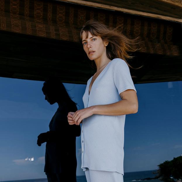 El conjunto asequible más bonito y cómodo que no parará de agotarse está en Zara