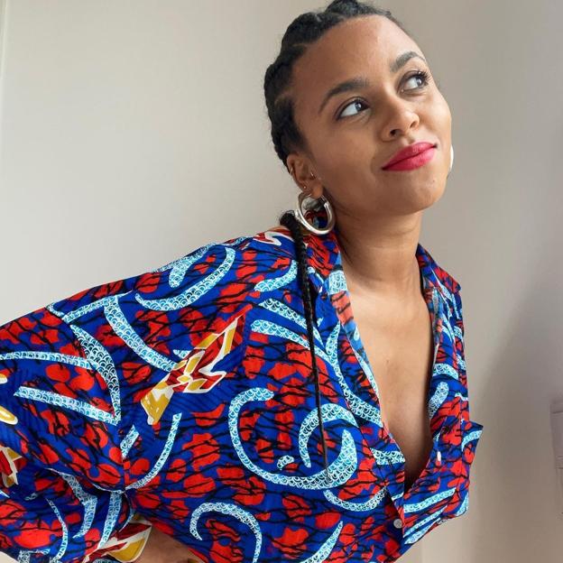 Este mono camisero estampado y muy colorido es el favorito de las influencers internacionales y es de una marca española que no puedes dejar escapar