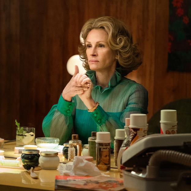 Julia Roberts en una secuencia de Gaslit, serie en la que interpreta a Martha Mitchell. 