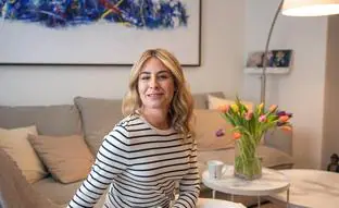 En casa de la periodista y presentadora Ainhoa Arbizu: las claves deco de su hogar acogedor, minimalista y funcional