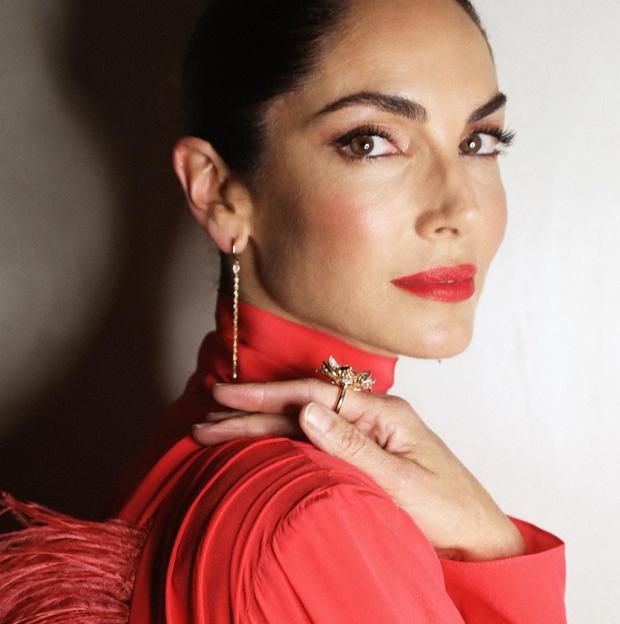 Así es el espectacular vestido de Carolina Herrera que lleva Kate Hudson y hemos encontrado en versión baratísima en Zara