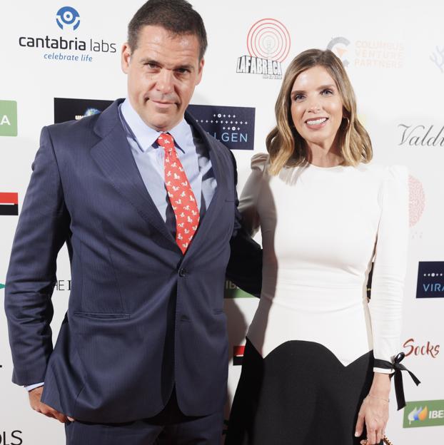 El look de invitada de Margarita Vargas con un vestido cómodo, elegante y favorecedor que puedes comprar baratísimo en Zara