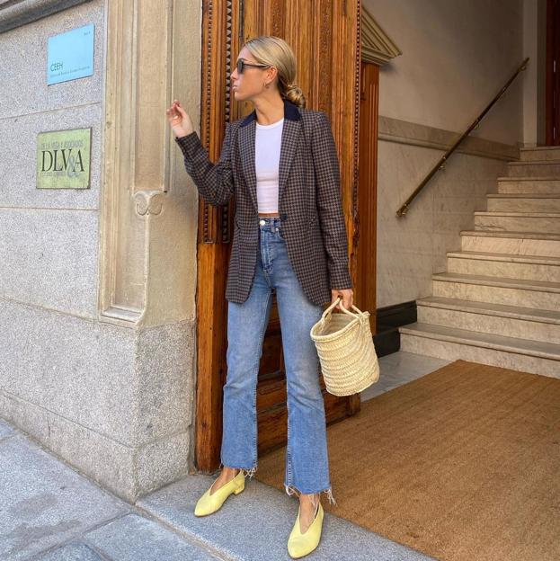 Tapered jeans: los vaqueros de tiro alto y ajustados en el bajo que favorecen a las chicas bajitas