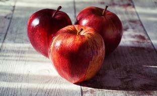 En qué consiste la dieta de la manzana, que promete hacerte perder peso en cinco días y desintoxicar tu cuerpo